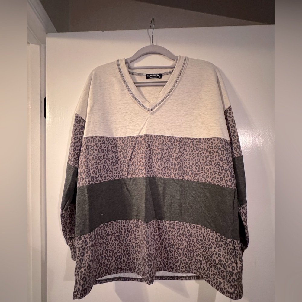 NWT Heimish Colorblock Leopard Print V-Neck Top